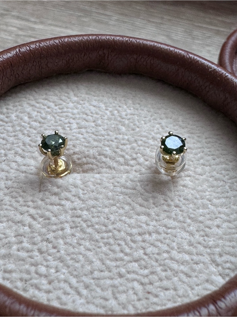 Rare natural green diamond 0.50 carat in k18 gold